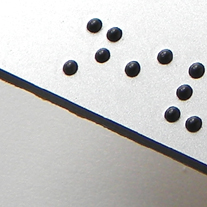 plaque en braille et relief