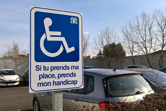 Panneau place handicapé